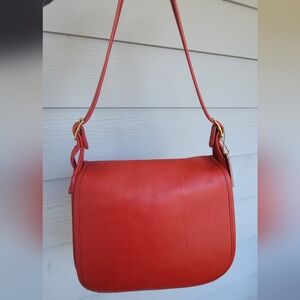 Vintage 70s Coach Red Classic Shoulder Bag (no. 9170)